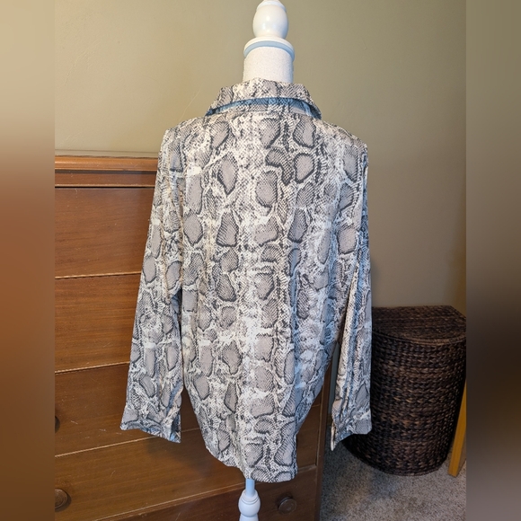 Snakeskin Button Down Blouse Long Sleeve SZ 2XL - Picture 7 of 14